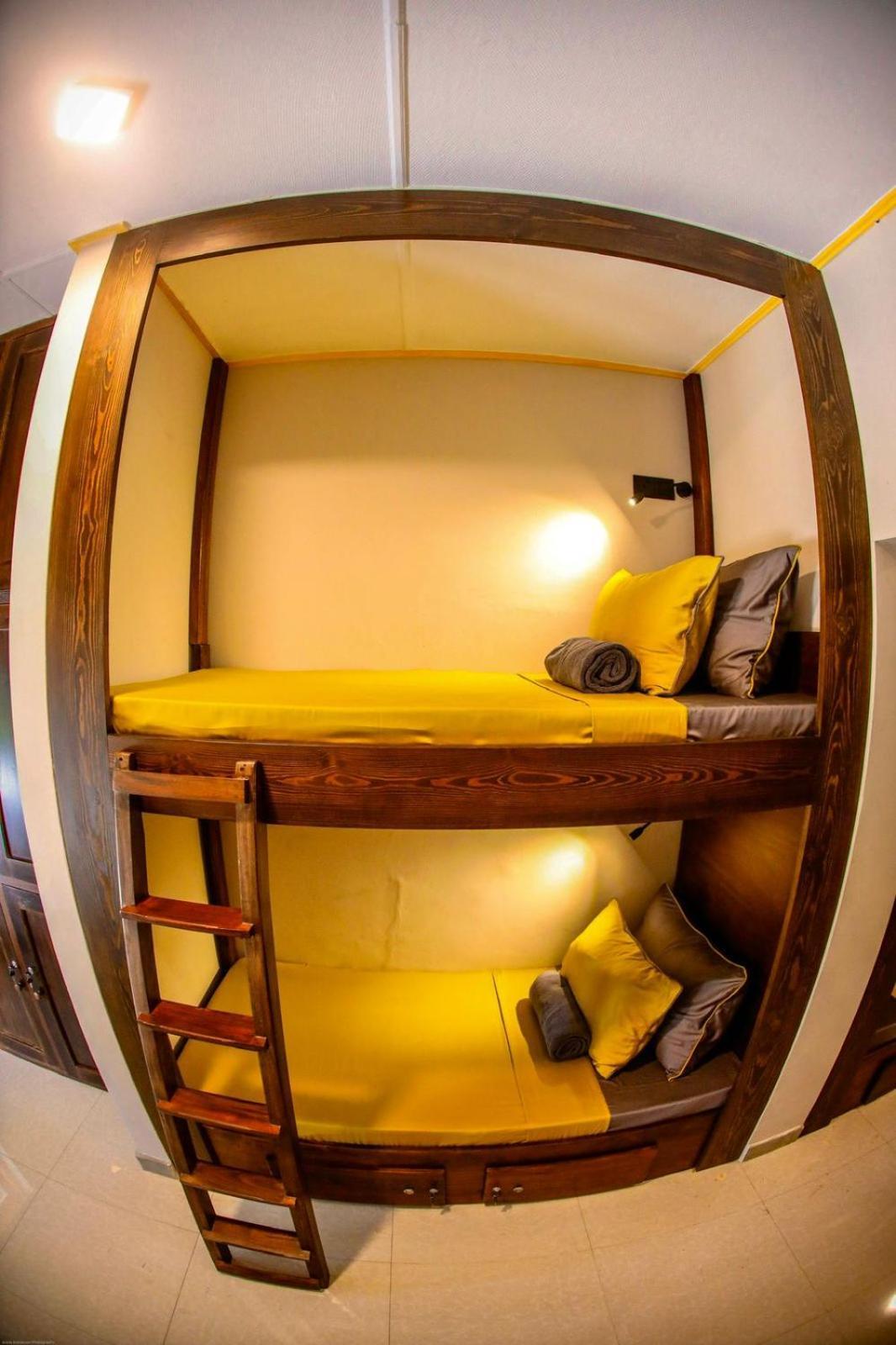 Хостел Banana Bunks *